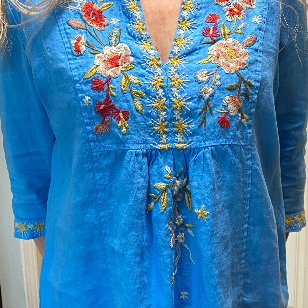 💰CLEARING MY CLOSET SALE💰 Johnny Was Embroidered High Low Tunic Top - Picture 12 of 15